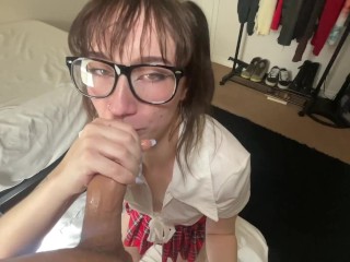 Brunette Schoolgir blow